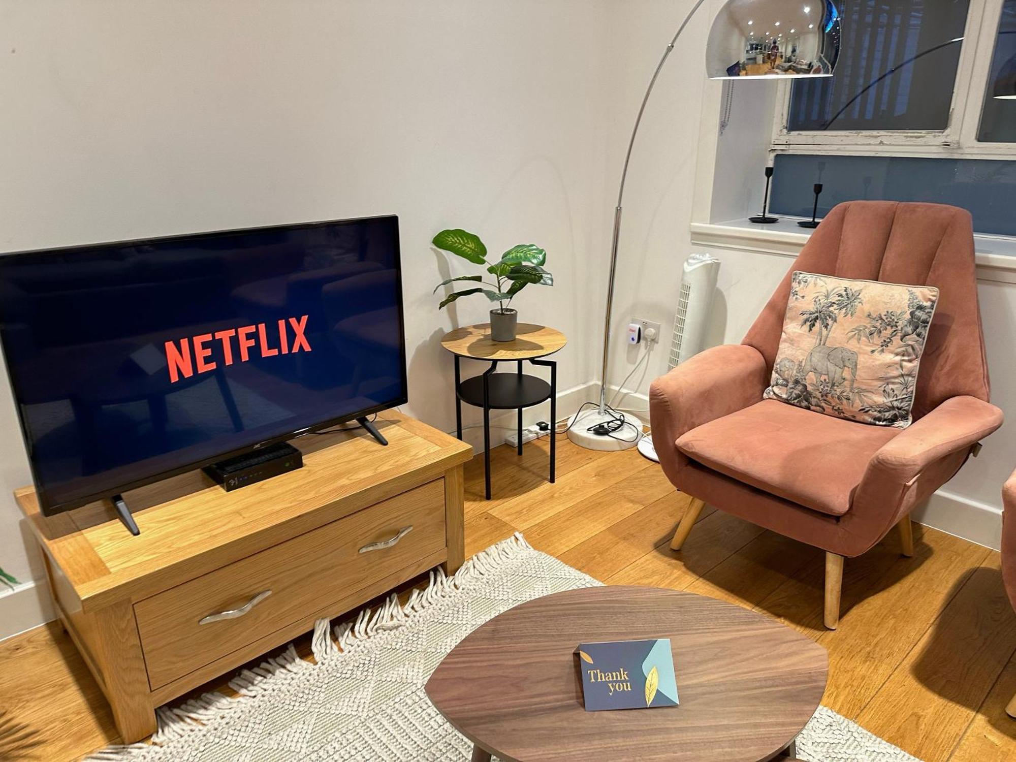 Chic 3 Bedroom Flat With Private Terrace In Holloway Near Finsbury Park Londres Extérieur photo