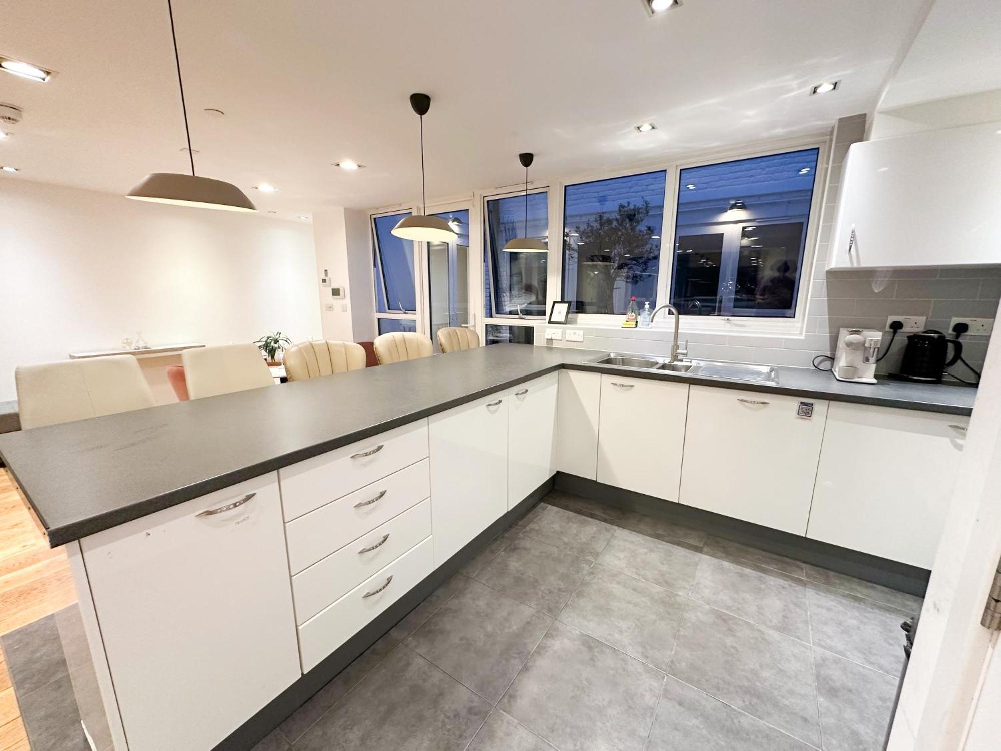 Chic 3 Bedroom Flat With Private Terrace In Holloway Near Finsbury Park Londres Extérieur photo
