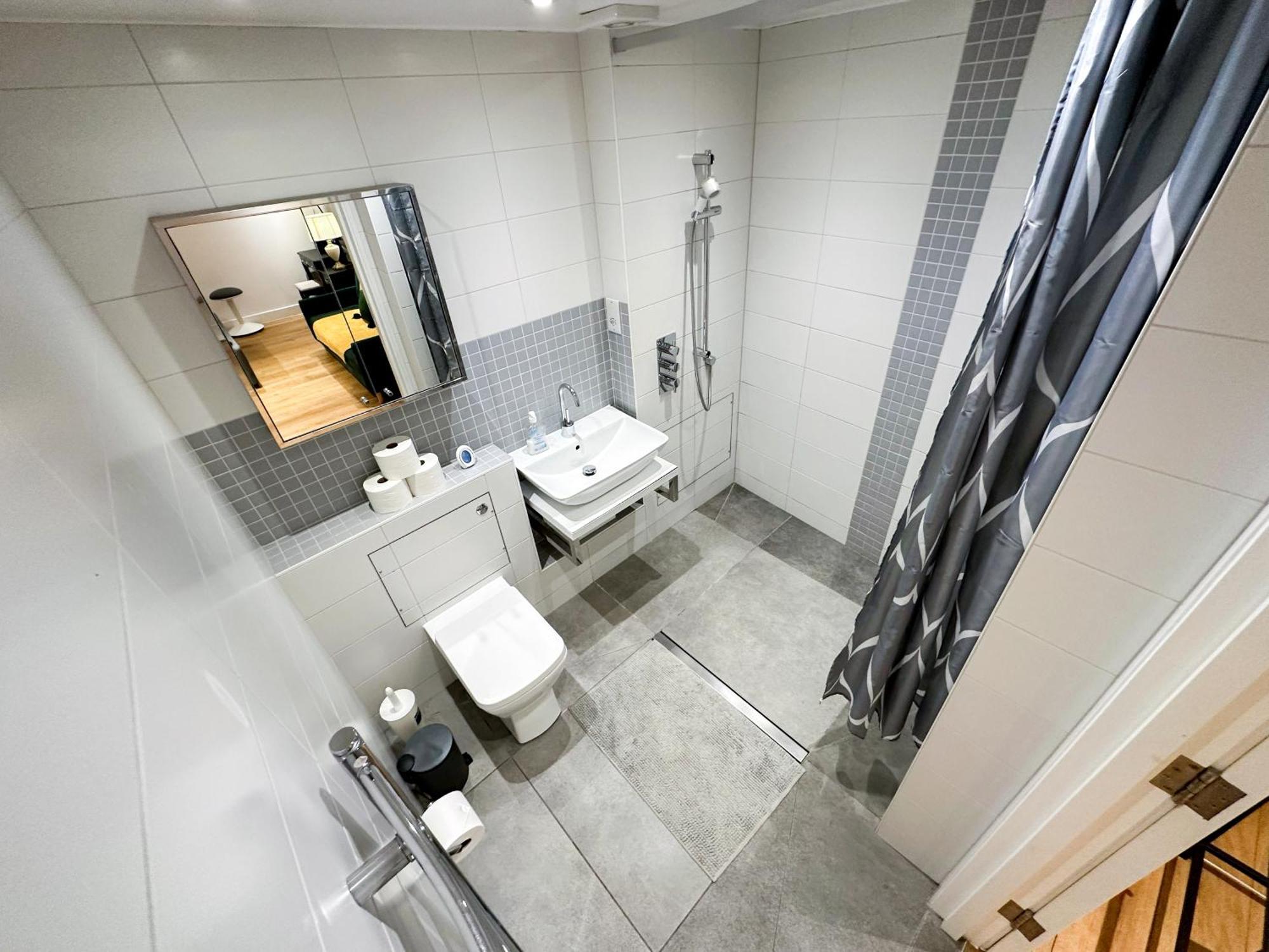 Chic 3 Bedroom Flat With Private Terrace In Holloway Near Finsbury Park Londres Extérieur photo